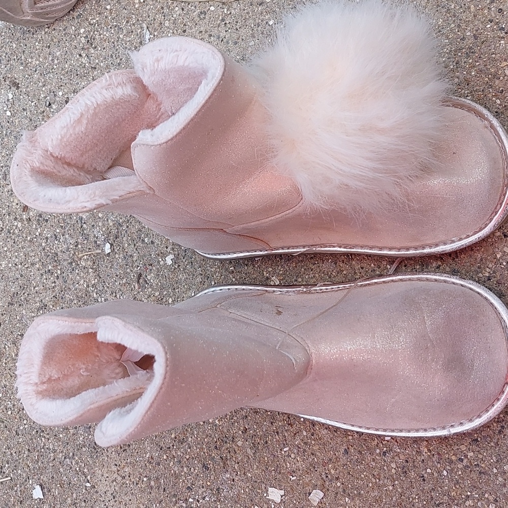 Children' Place Iridescence shiny faux fur boots w/Pom-Pom; Size: 1, Color: Pink